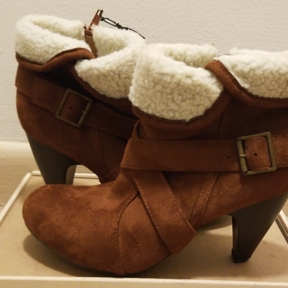 Ladies size 9 boots